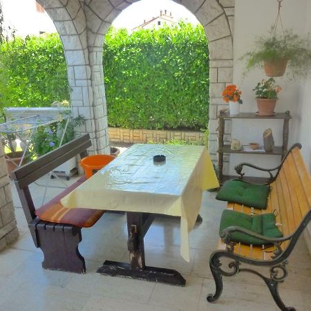 Studio Apartment Ozi โรวีน ภายนอก รูปภาพ