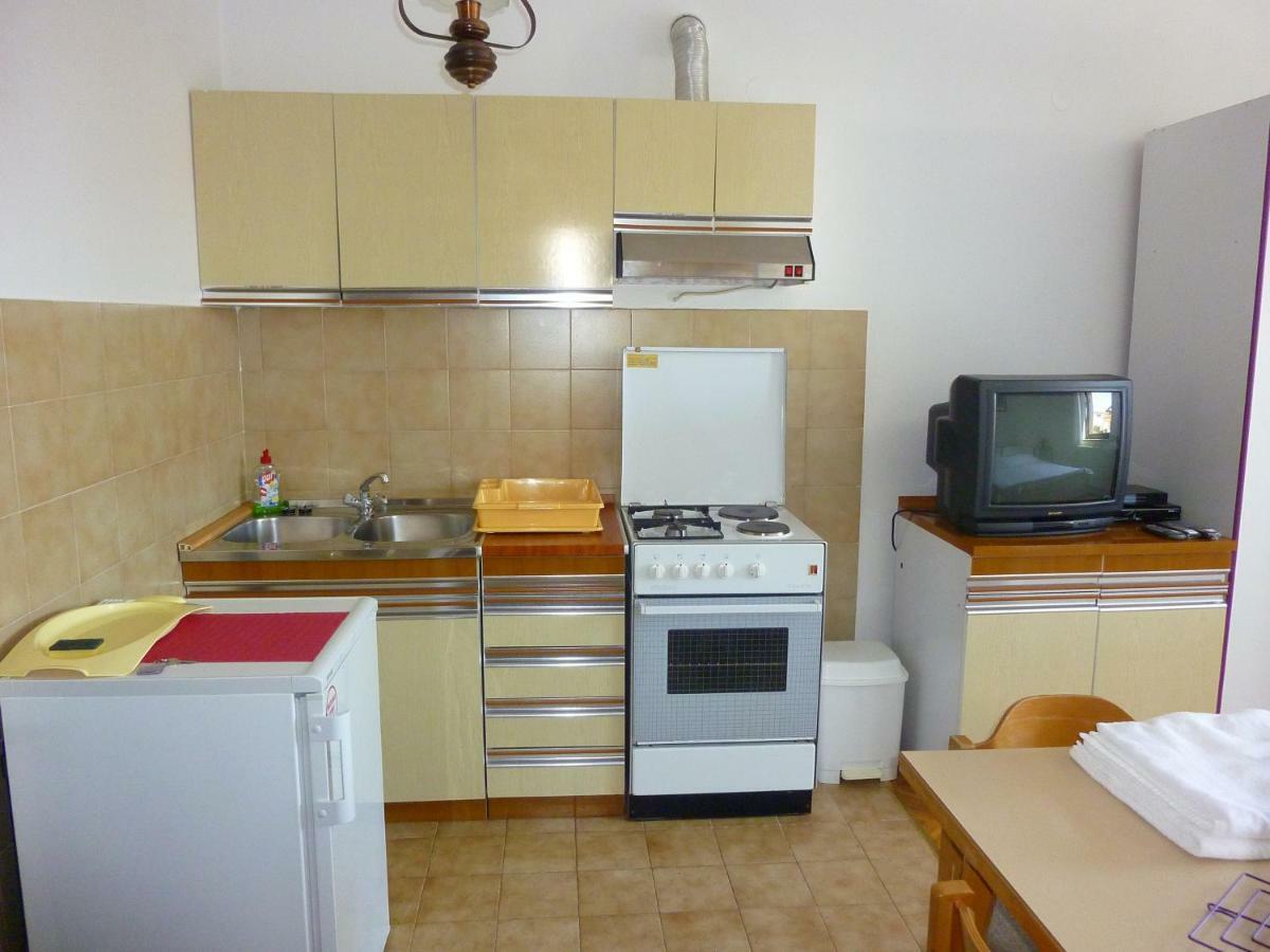Studio Apartment Ozi โรวีน ภายนอก รูปภาพ