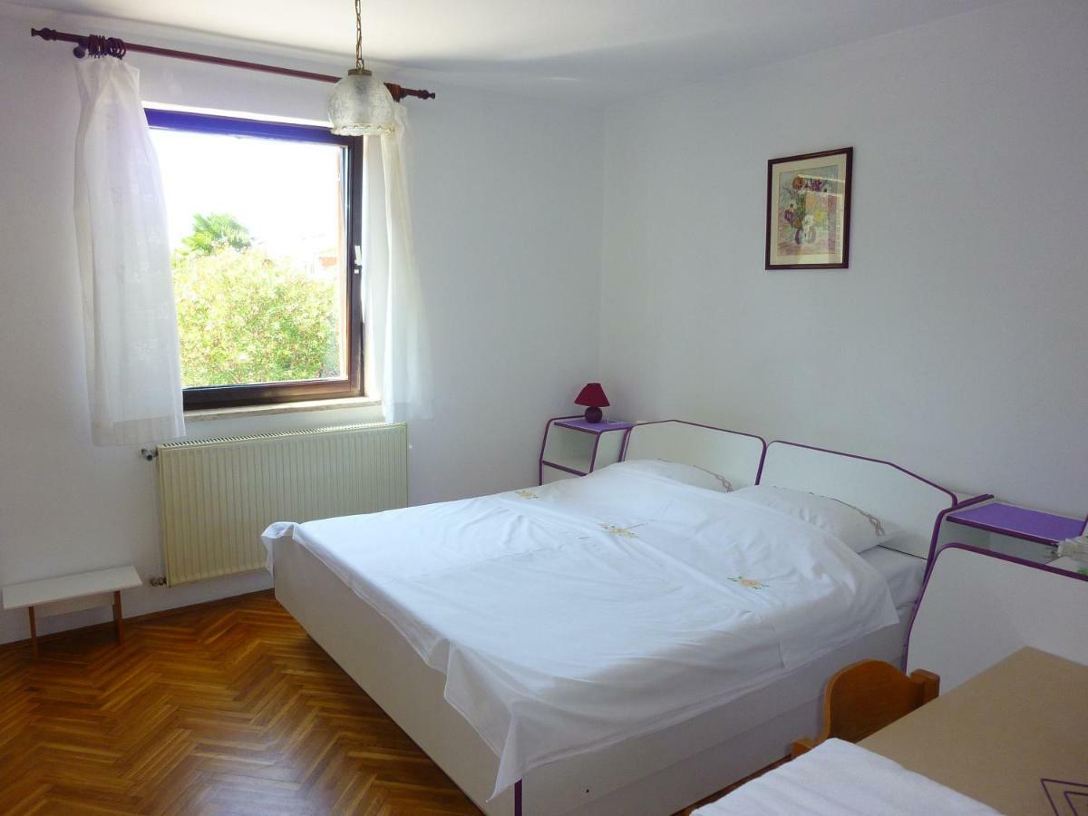 Studio Apartment Ozi โรวีน ภายนอก รูปภาพ