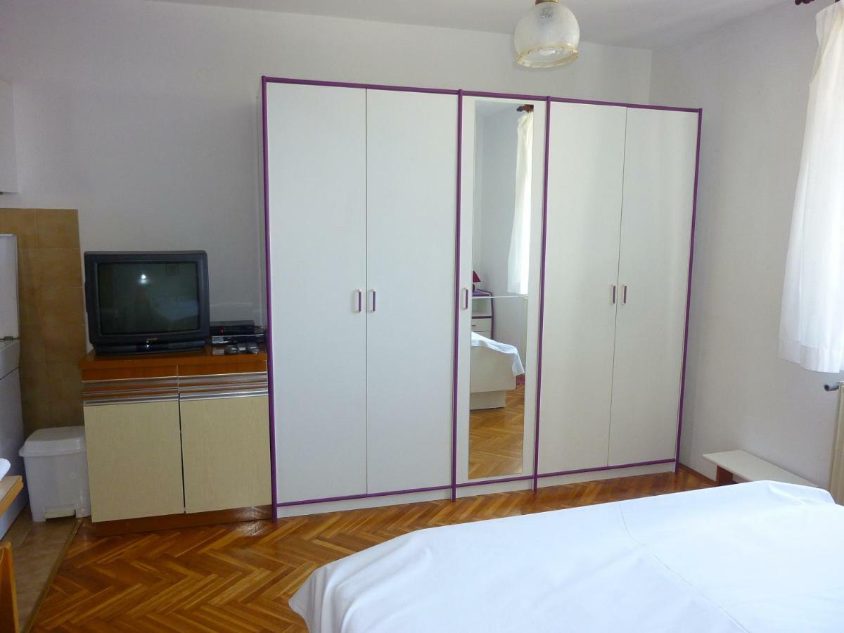 Studio Apartment Ozi โรวีน ภายนอก รูปภาพ